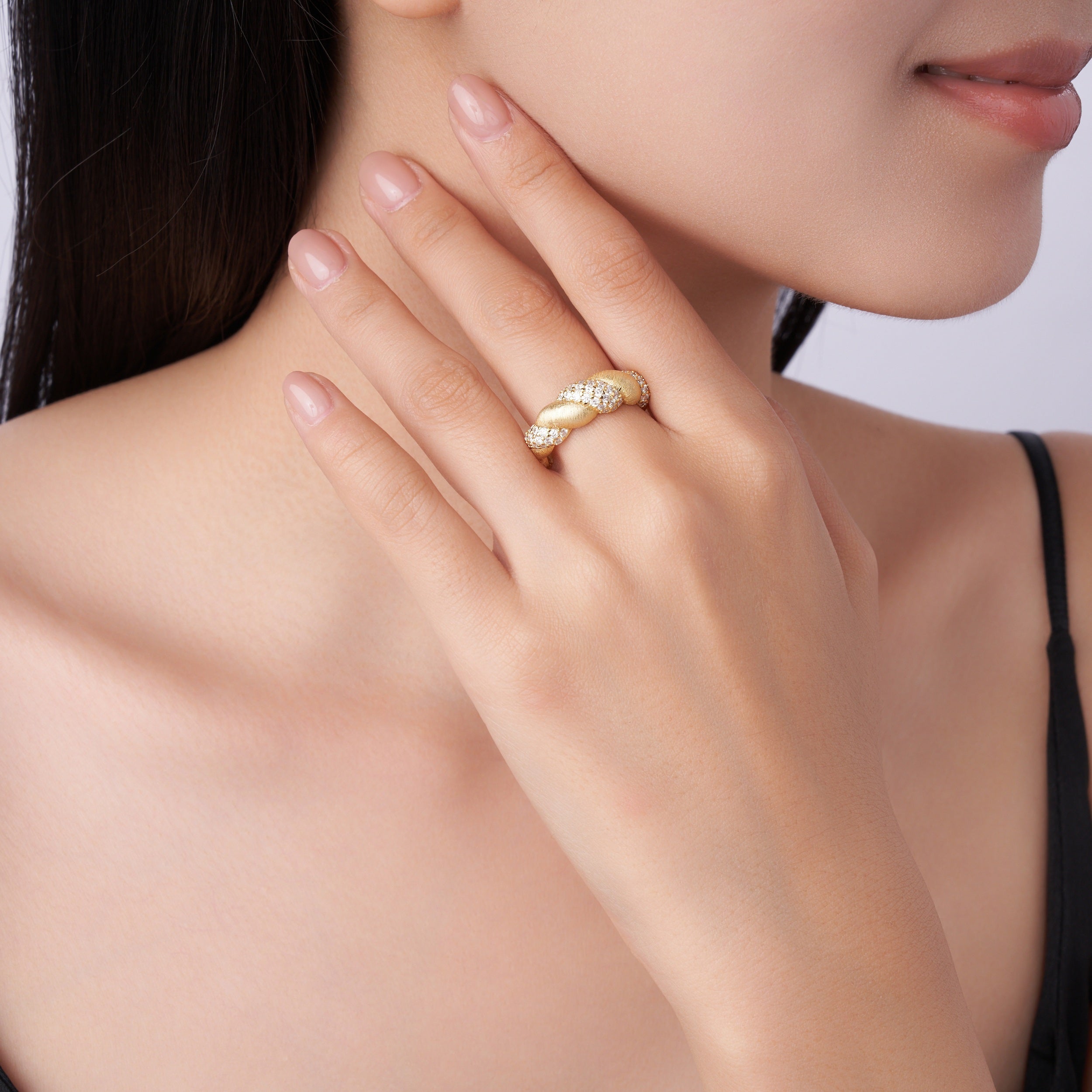 Aurielle — where strength intertwines with grace.