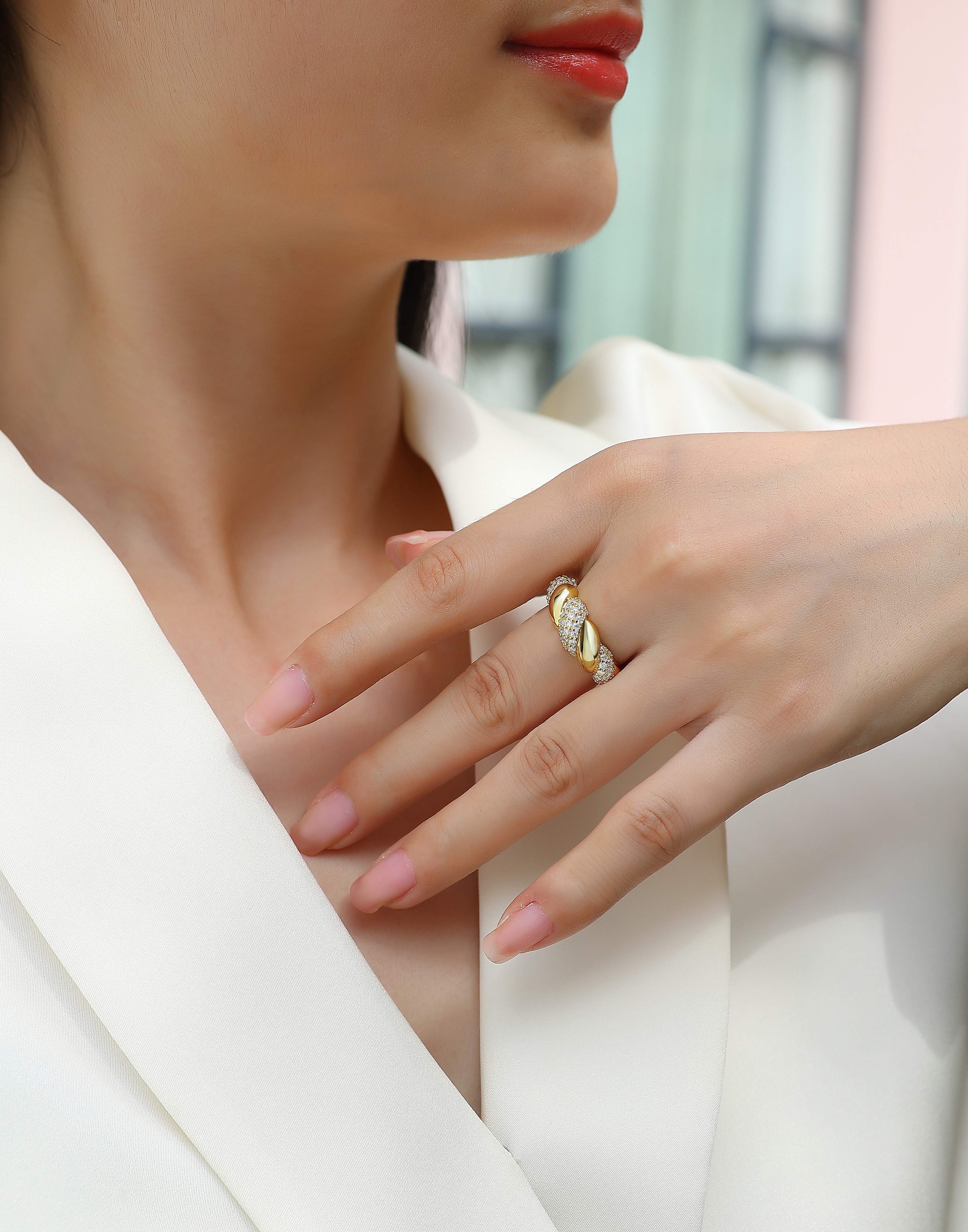 Aurielle — where strength intertwines with grace.