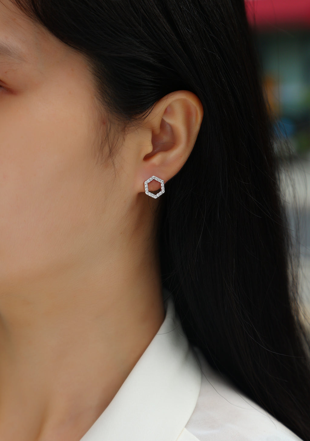 Hexa Shine — geometric grace.