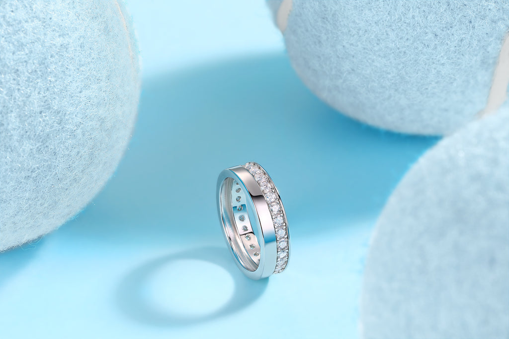 Miralune — moonlit reflection, timeless and calm.