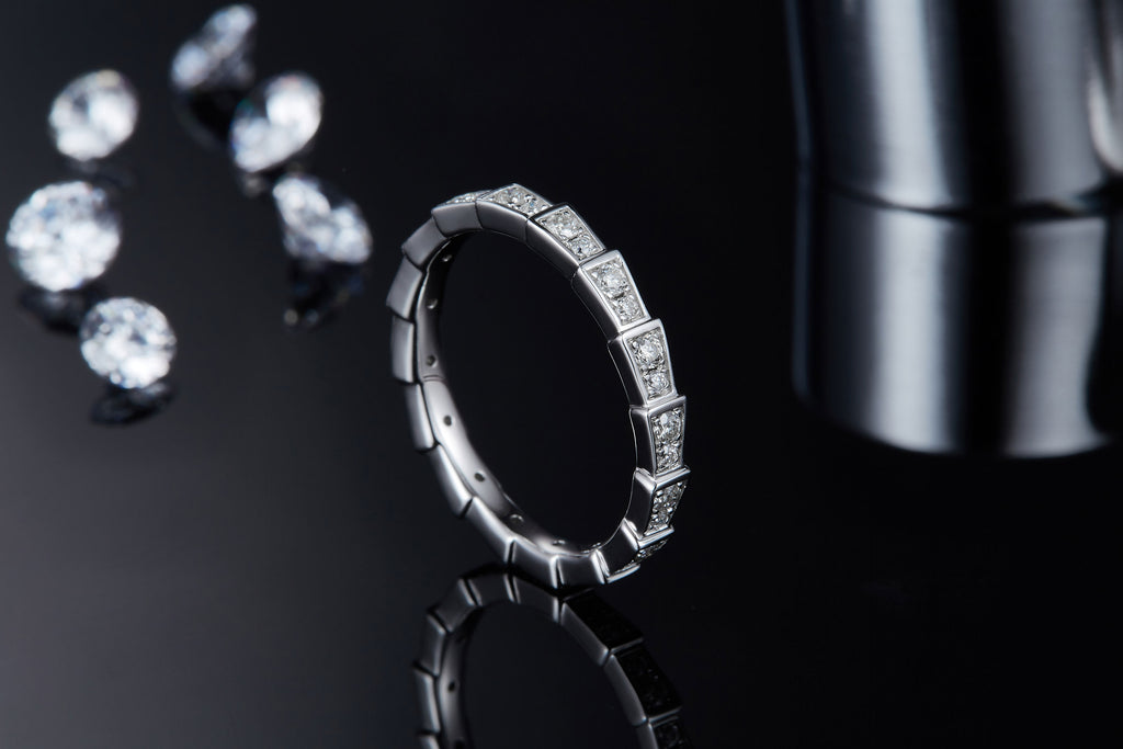 The Snake Mark Ring - Calm structure. Inner strength. Lasting light.