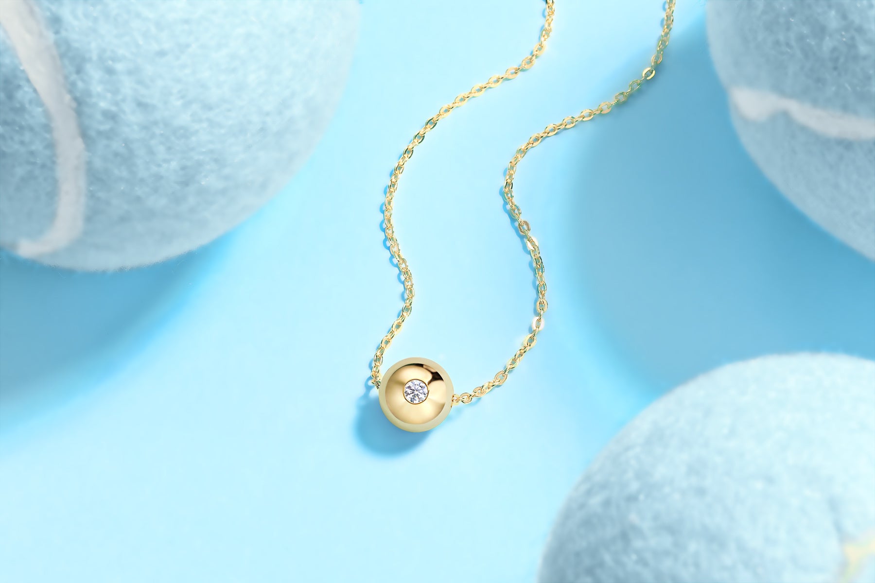 Noaé — minimalist beauty that glows without effort.