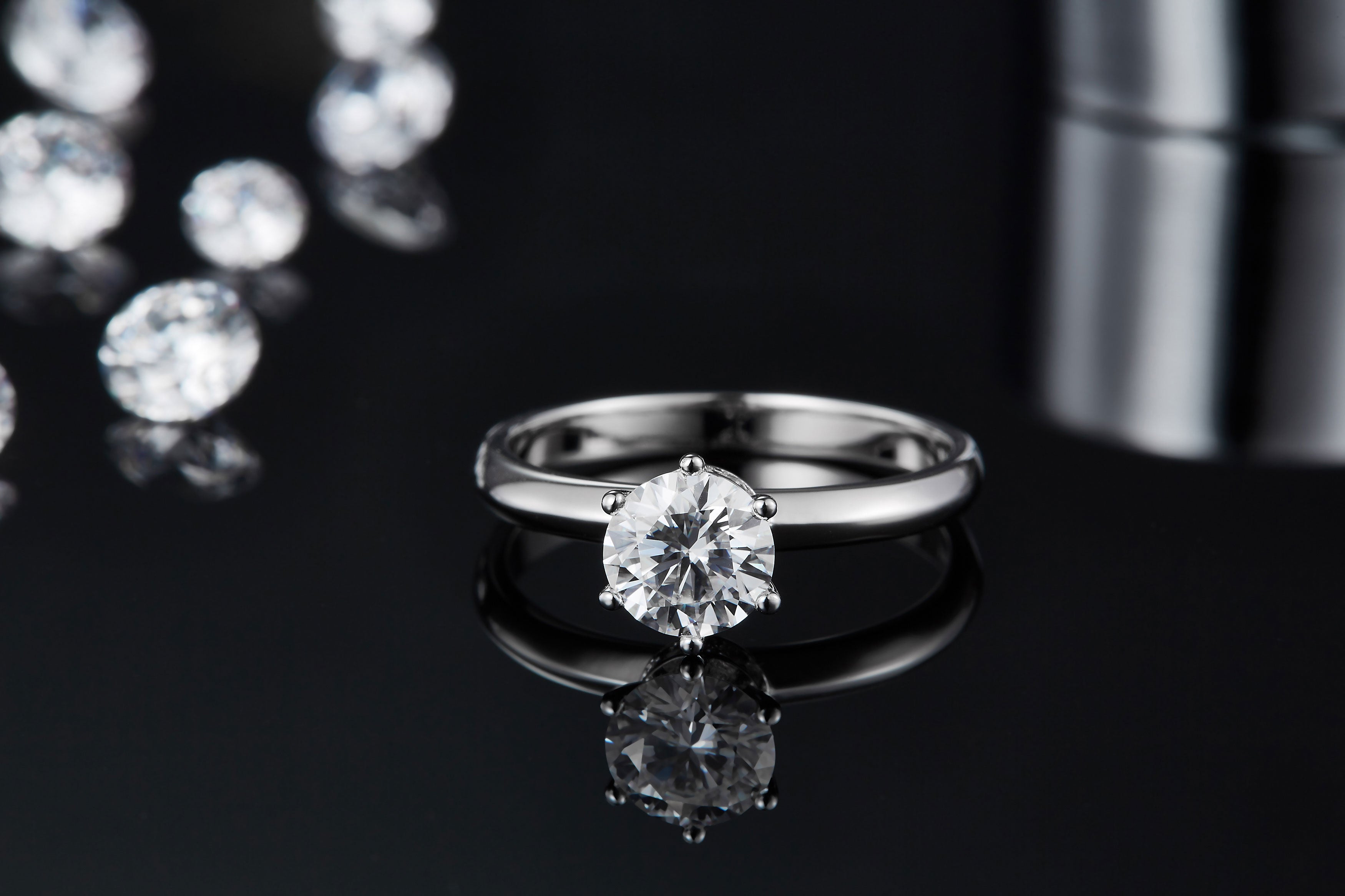 Minimalist Starlight — A Brilliant 1-Carat Promise in Silver & Platinum