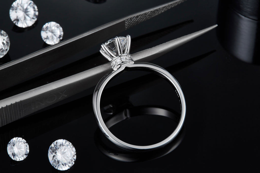 Minimalist Starlight — A Brilliant 1-Carat Promise in Silver & Platinum