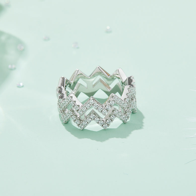 LUMERA ARC — where brilliance follows its own path.