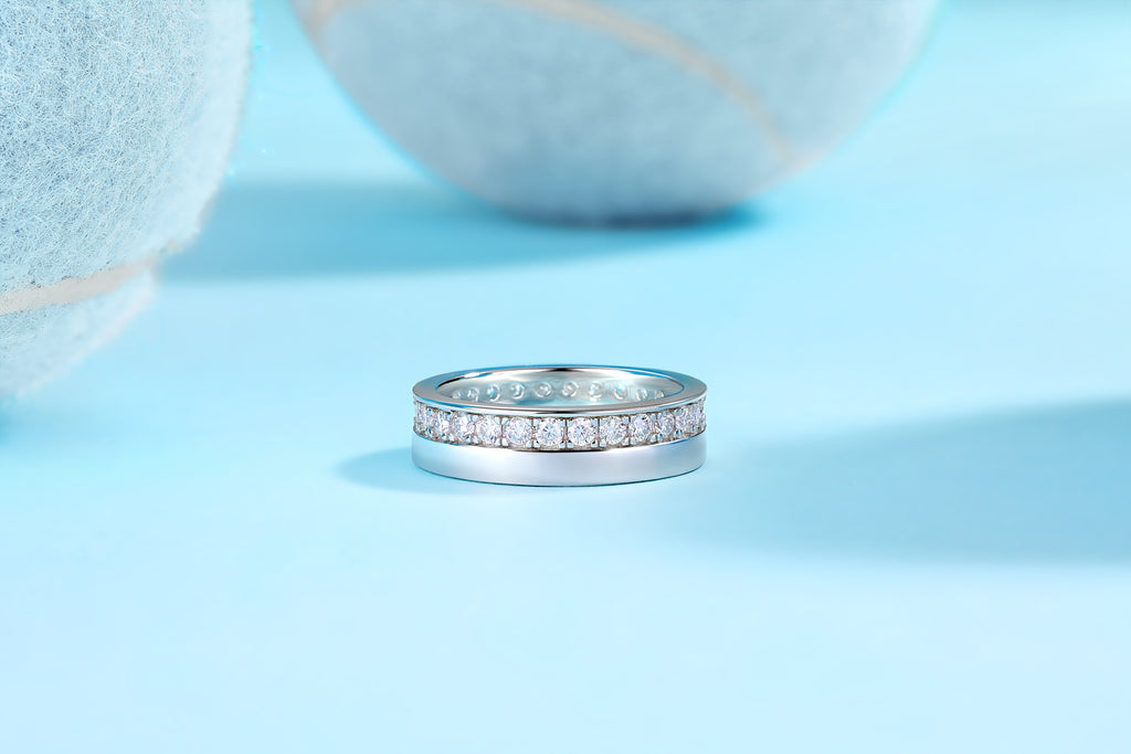 Miralune — moonlit reflection, timeless and calm.