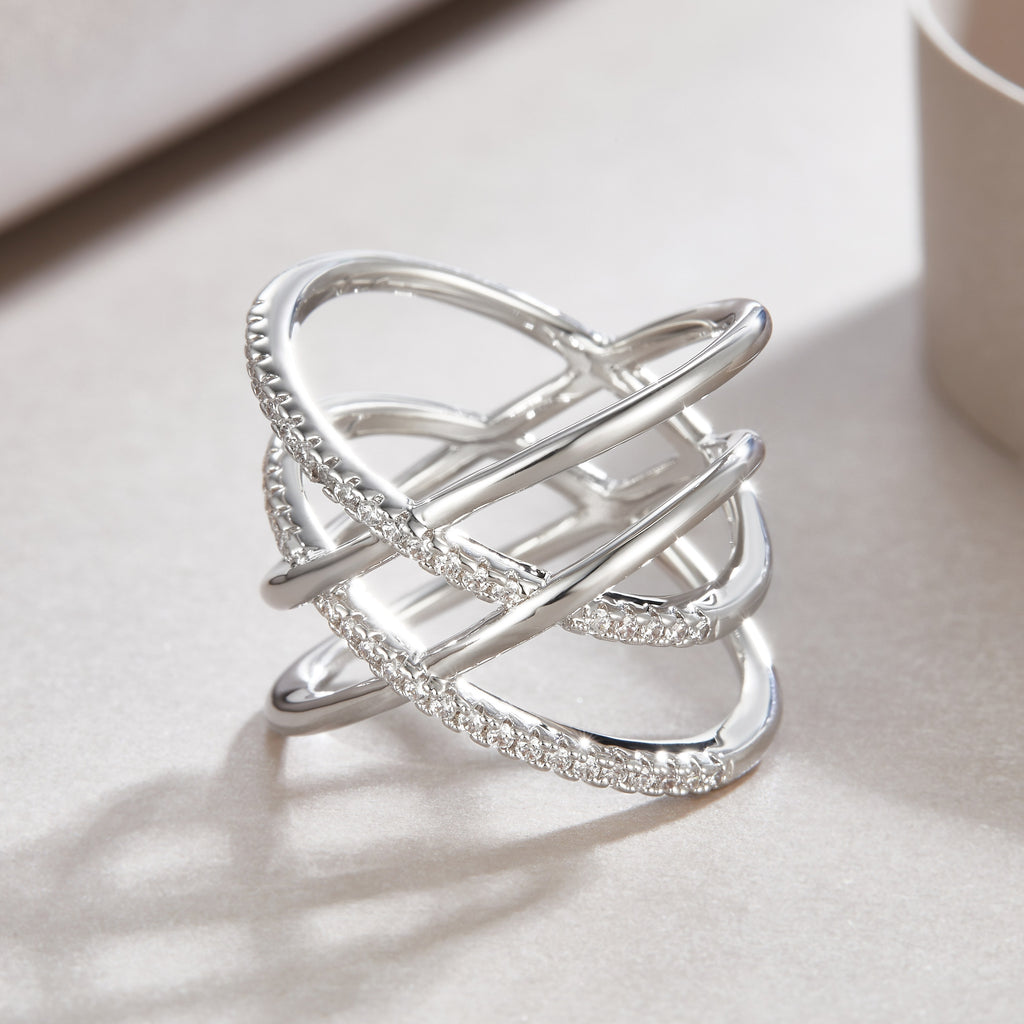 Enchanting And Wondrous Realm - A Wedding Ring Set With Top-quality Moissanite S925 Silver And Platinum-plated Diamond. The Ring Can Be Inspected With A Diamond Pen