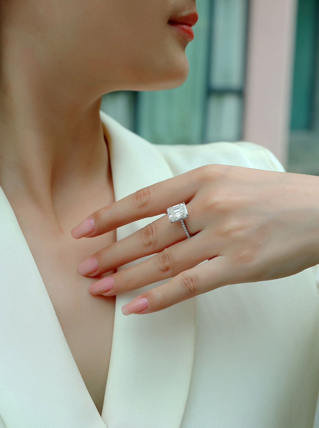 Liora Signature — the essence of timeless beauty.