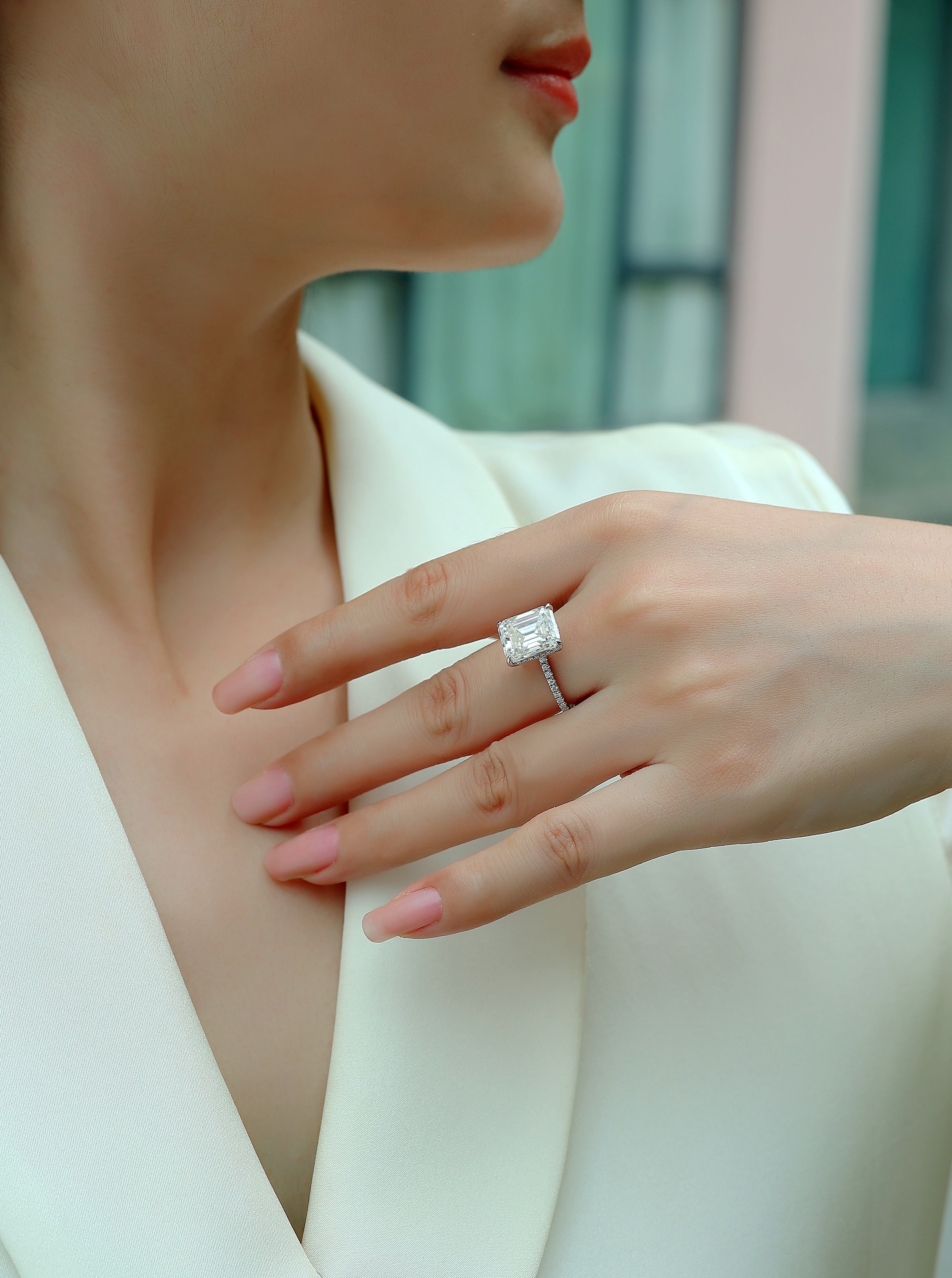 Liora Signature — the essence of timeless beauty.